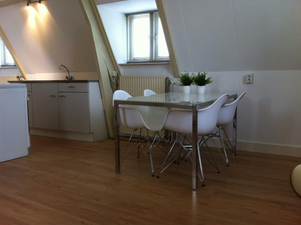 Diningtable-The_Loft_Penthouse_Housingwageningen